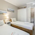 Retreat - 2br With Terrace & Ac Apartment *