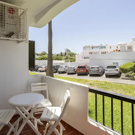 Apartment Retreat - 2br With Terrace & Ac *