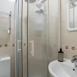 Retreat - 2br With Terrace & Ac