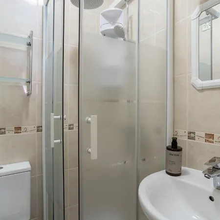 Retreat - 2br With Terrace & Ac